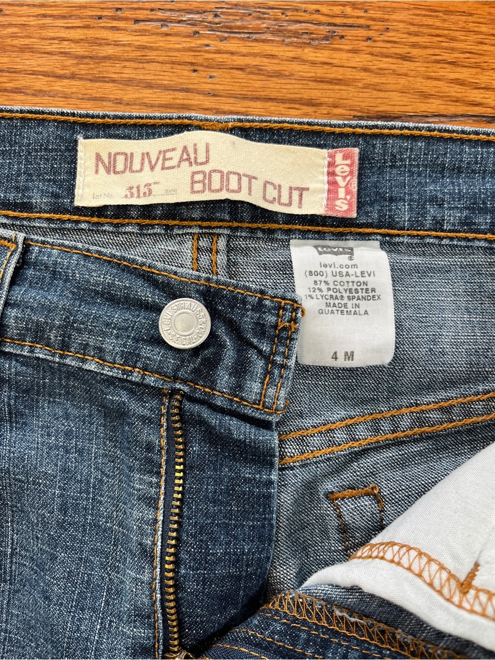 Levi’s Women’s Denim Jeans Size 4 - Picture 3 of 9